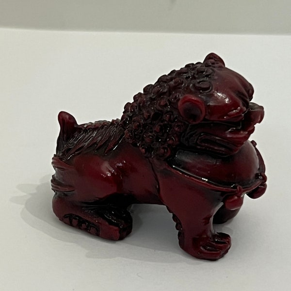 Vintage dime store mini resin Asian lion statue set of 2 faux rosewood finish.