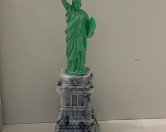 vintage dime store plastic  souvenir  boxed statue of liberty 1970's
