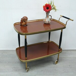 Mid Century serveerwagen theewagen, notenhoutstijl formica en messing, Duitse jaren 50/60