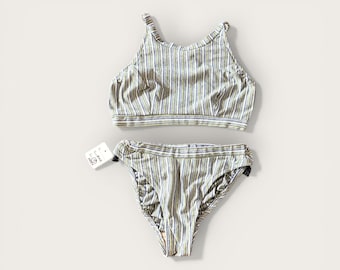 Bikini vintage de los 90 de DOLADIO by Rose Marie Reid, nuevo, retro, eléctrico, metálico, a rayas, azul, plateado, cuello alto, inalámbrico, cintura alta, talla MEDIANA