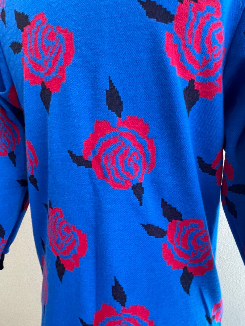 Vintage 80s 90s Cobalt Blue w Retro Red Roses Knit Sweater Oversize Dress M/L image 7