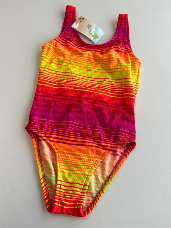 Young Girls Vintage 90s Y2K Ribbed Bubble Texture Retro