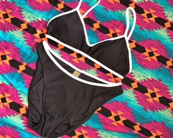 Vintage 90s Y2K Beach Stop Deadstock Black White Lining Wireless Triangle Top Bikini Set Retro High Waist Plunge Scoop High Leg Cut LARGE