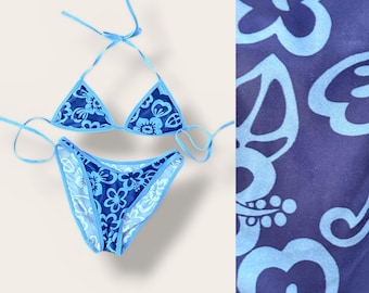 Bikini vintage de los 90, estilo Y2K, azul cobalto, estampado floral tropical hawaiano, sin aros, con tirantes triangulares y escote pronunciado, talla M (EE. UU.)