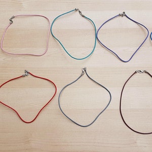 Coole niedliche Leder Choker Halskette mit wunderschönen Farbauswahl Edelstahl Steen Furniture