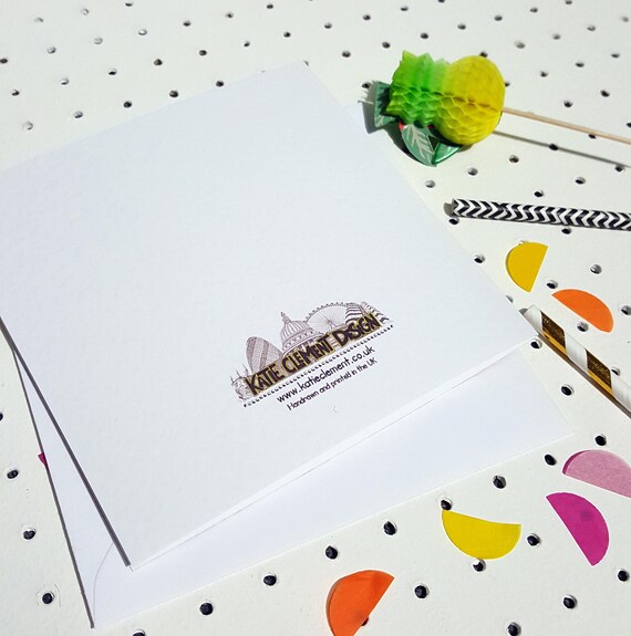 UK Greetings Geburtstagskarte Für Sie – Mit Hellem Blumen-Design & Goldfolien-Prägung, Inkl. Umschlag
