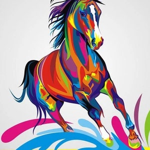 Puede incluir: Una pintura abstracta colorida de un caballo corriendo a través de un chapoteo de agua. El caballo está pintado en tonos de rojo, naranja, amarillo, verde, azul y morado. El agua está pintada en tonos de azul y verde.