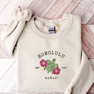 Embroidered Honolulu Hawaii Sweatshirt, Hawaii Crewneck Sweater, Aloha State, Hawaii Family Vacation Souvenir, Hawaii Aesthetic Pullover