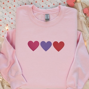 Embroidered Heart Sweatshirt, Valentine&#39;s Day Heart Crewneck, Cute Aesthetic Sweater, Vday Love Pullover, Valentine Sweatshirt Gift for Her