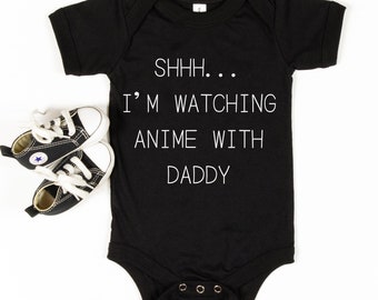Watching Anime With Daddy Baby Bodysuit, Anime Manga Baby Clothes, Future Anime Nerd, Baby Reveal, Pregnancy Announcement, New Dad Gift