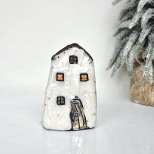 Crackle Raku Keramikhus – Handgjord Wabi Sabi Heminredning, Unikt Konstföremål