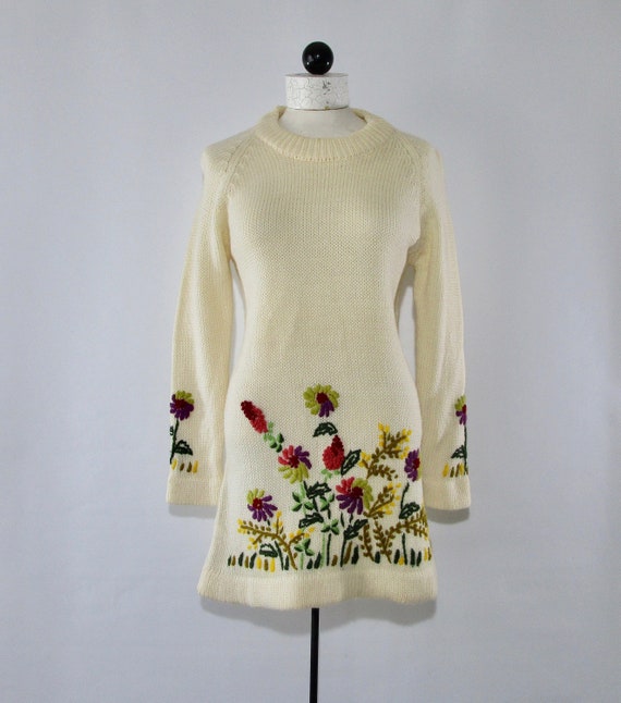 Long Ivory Floral Embroidered Sleeved Sweater Size