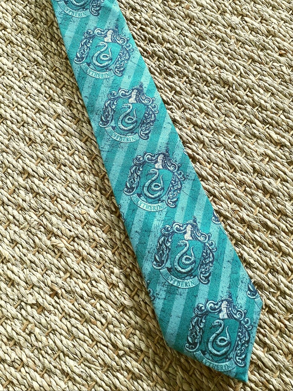 Cravate faite à la main avec du tissu Harry Potter Serpentard House. -   France