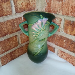 Roseville Pottery Freesia Wall Pocket Vase #1296-8 Green
