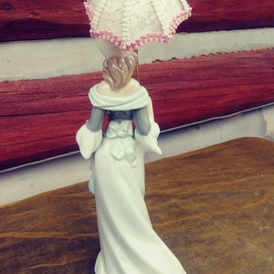 Lladro of Spain 5003 A Sunny Day/Lladro Girl With Parasol/Lladro Girl With Umbrella/Lladro image 5