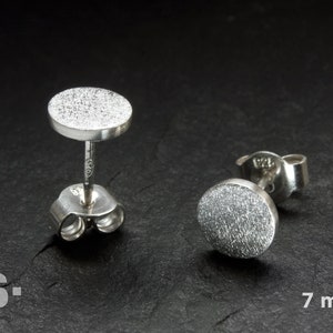 Stud earrings, earrings silver 999 (fine silver) and silver 925. Round, flat. Handcrafted from the Silberprinz goldsmiths.