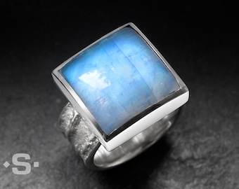 Moonstone ring, silver 925, blue moonstone. Solitaire ring. Goldsmith's work. Unique.