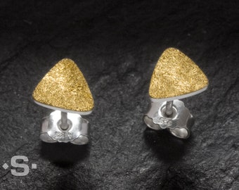 Triangle stud earrings, gold 999 and silver 925. Gold earrings. Minimalist, asymmetrical.