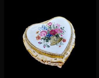 Heart Jewelry Box, Vintage Jewelry Box, Footed Ring Box, Wedding Ring Box, Gift for Bride, Mele Jewelry Box, Heart Shaped Jewelry Box