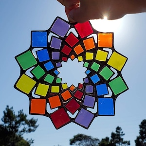 Regenbogen Swirl Glasmalerei Mandala Sonnenfänger