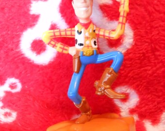 Woody ornament with base