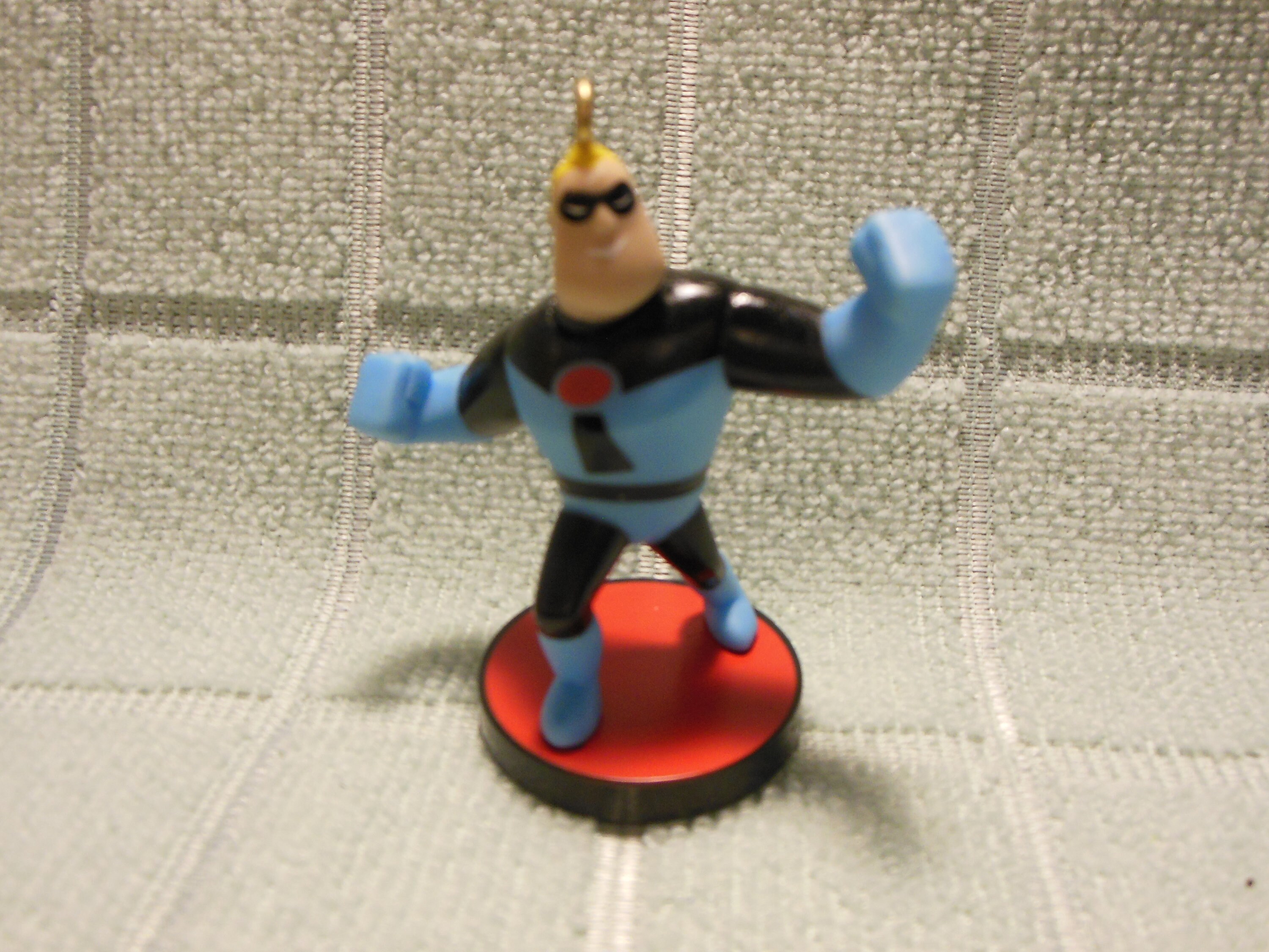 the-incredibles-mr-incredible-blue-suit