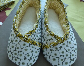 Chaussons femme kimono "fleurs de coton" et galon jaune/doré