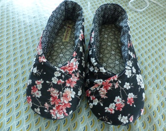 Chaussons femme kimono "fleurs de cerisier" fond noir