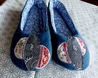 Chaussons polaire bleu, fantaisie empiècements tissu