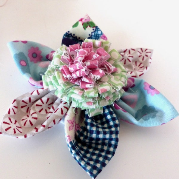 Fleur kanzashi tissus bleu/vert/rose