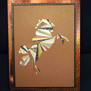 Carte patchwork pour anniversaire d'animaux en 3D marron et dorée aux motifs cheval ruant