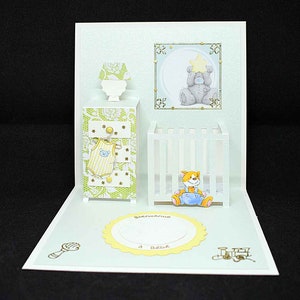 Carte pop up pour naissance baptême au motif chambre lit et commode 3D ourson sur papier vert