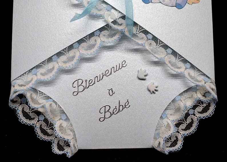 Carte de naissance bébé en 3D en forme de lange bleue motif bébé ruban bleu et dentelle de calais image 5