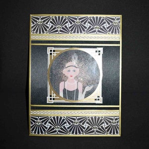 Carte année folle pour anniversaire motifs femme au collier de perles blanches