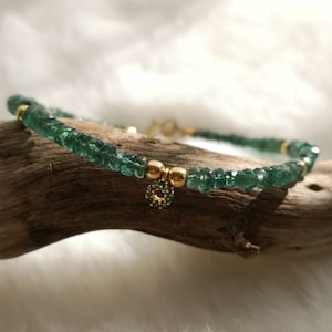 Emerald beaded bracelet with golden color clasp