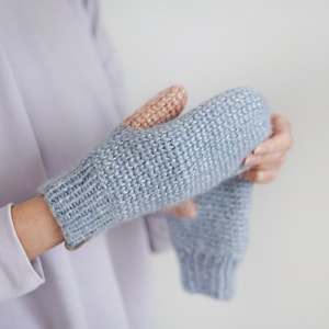 Manoplas de lana Mohair para mujer, guantes totalmente cubiertos de invierno azul, manoplas de punto delicadas imagen 3