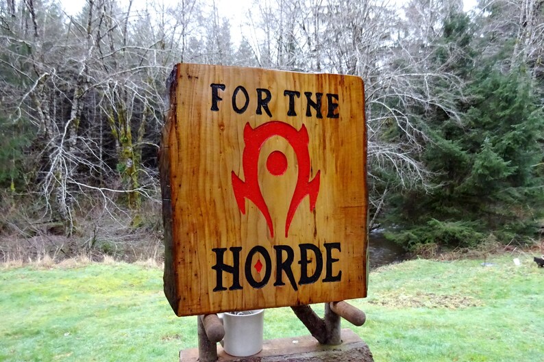 FOR THE HORDE, World of Warcraft WoW sign, Hand carved routed painted black letters and & blood red symbol with an all-weather finish SOS676 imagem 3