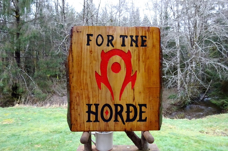 FOR THE HORDE, World of Warcraft WoW sign, Hand carved routed painted black letters and & blood red symbol with an all-weather finish SOS676 imagem 2