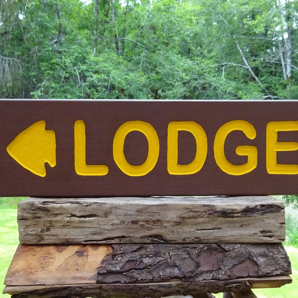 LODGE ARROWHEAD DIRECTION sign, Park style road street home cabin lodge campground sign. Carved routed reflective letters and arrow MA046C+