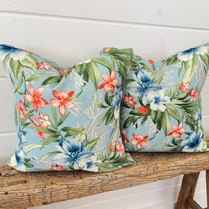 Twee kussenslopen van Tommy Bahama, Tropical Pillow, Hawaiian print kussen, accentkussen, Tropical floral outdoor kussen