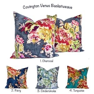 Un cuscino Covington, federa per cuscino floreale rosa pesca grigio, cuscino blu navy, cuscino turchese, arredamento decorativo per la casa come visto su The BACHELOR
