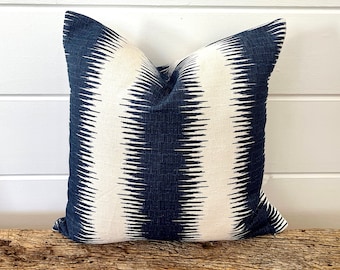 One Blue Shibori Stripe Kissenbezüge, Ikat Kissen, Indigo Blau dekoratives Dekokissen, dekoratives Kissen, Akzentkissen, Kissenbezug