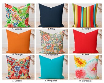 Fundas para cojines de exterior. Fundas para cojines de patio con estampado floral, rayas, motivos tropicales y colores lisos. Poliéster resistente a la intemperie. Ideales para la decoración de porches, patios y piscinas.