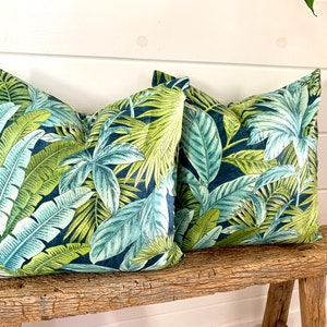 Twee Tommy Bahama kussenhoezen, tropisch kussen, decoratief kussen, palmboom kussen, accent kussen, tropische bries kussen