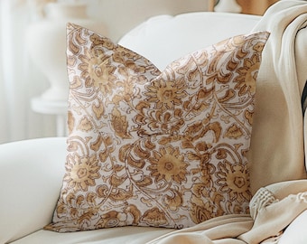 Almohada decorativa con estampado floral en bloque indio en amarillo dorado, almohada floral en color mostaza, beige y tostado