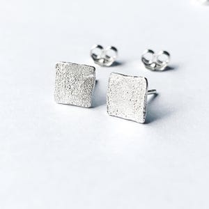 ZILVEREN OORBELLEN. Gerecycleerde sterlingzilveren vierkante oorknopjes, zilveren oorstekers, sterlingzilveren oorstekers, handgemaakte oorstekers