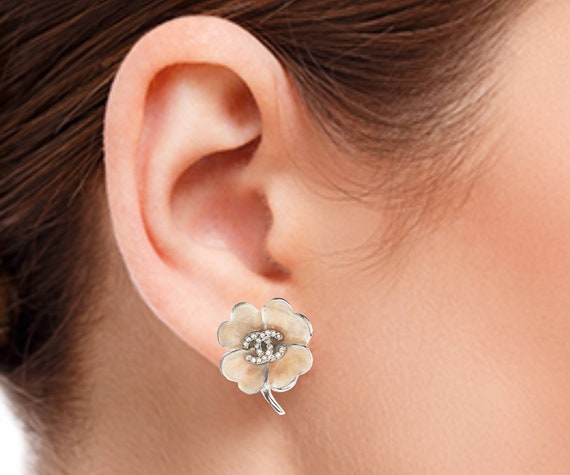 Chanel Silver CC Crystal Pink Enamel Clover Clip on Earrings -  Israel