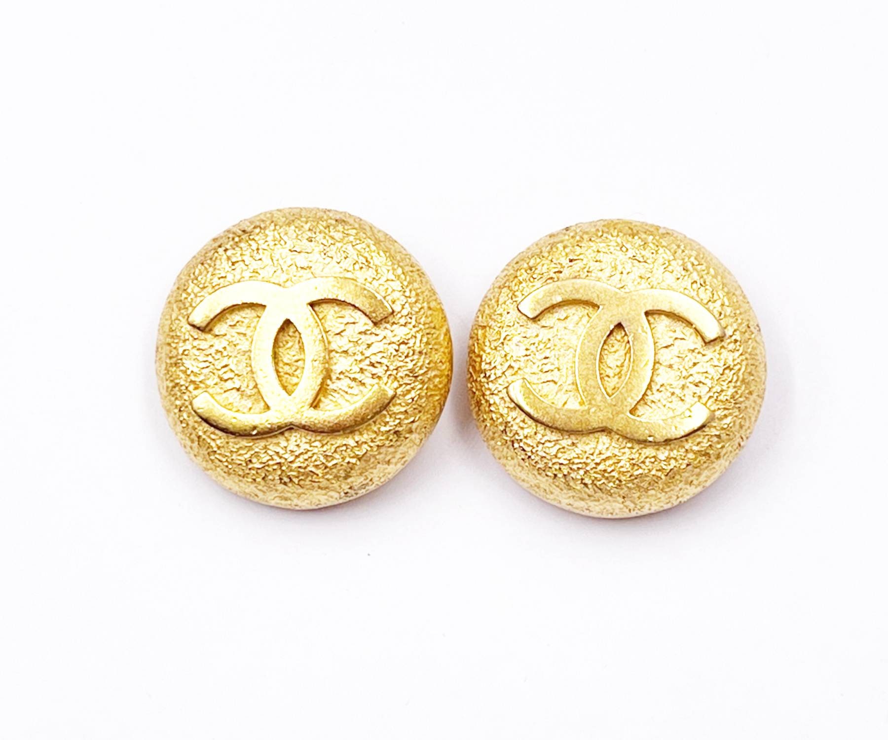 Chanel Vintage Gold Plated CC Matte Texture Large Clip on 