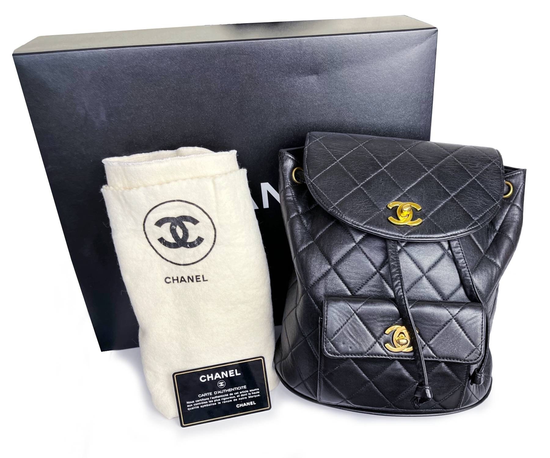 Chanel Vintage Classic Black Double CC Turnlock Backpack Bag  display picture 2