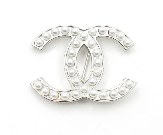 CHANEL CC Logo Brooch 2021 Cruise Collection Gold Pearls Crystals & Black  Enamel Pin - Chelsea Vintage Couture